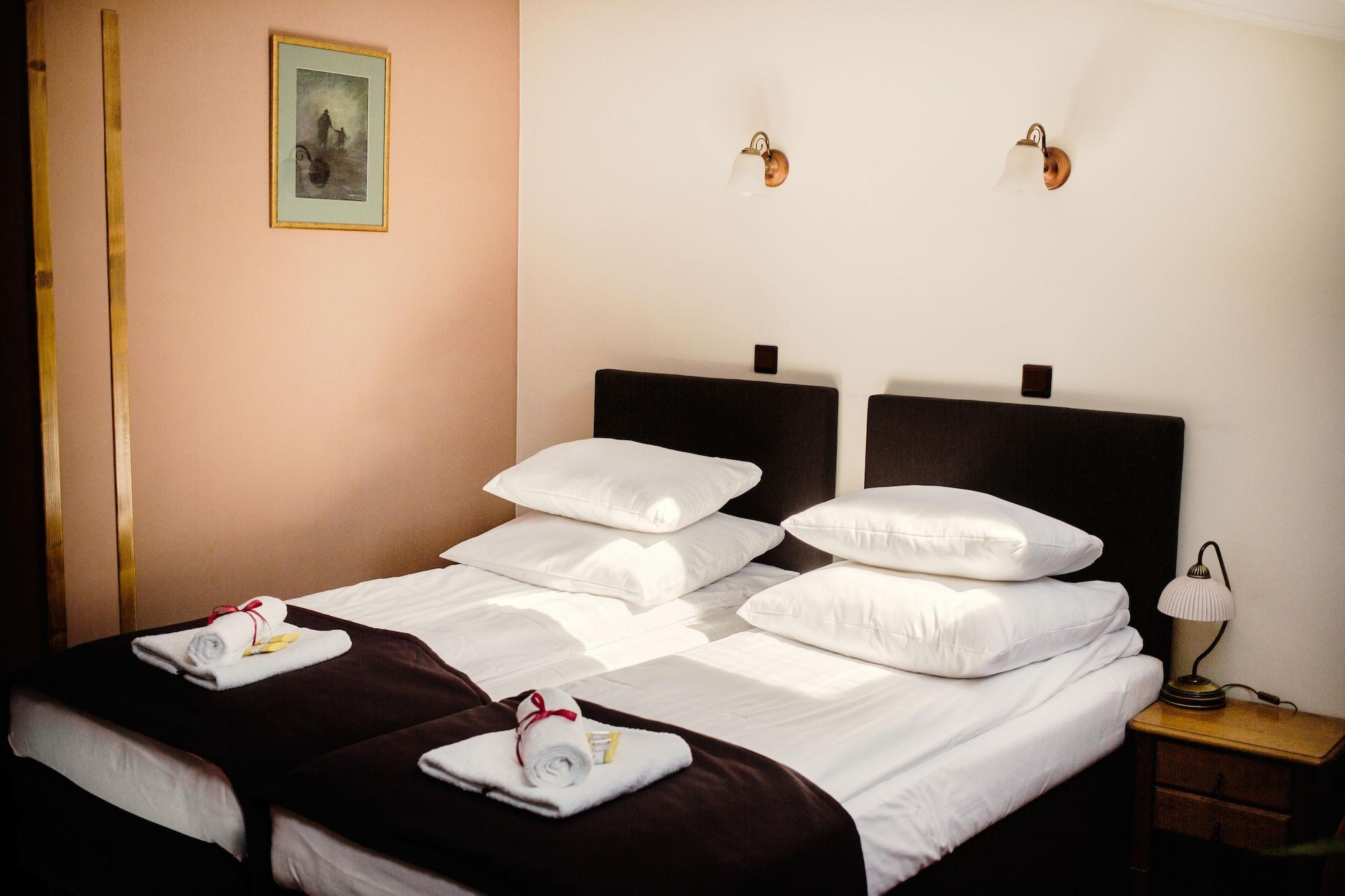 Hotel Eden Krasków Εξωτερικό φωτογραφία